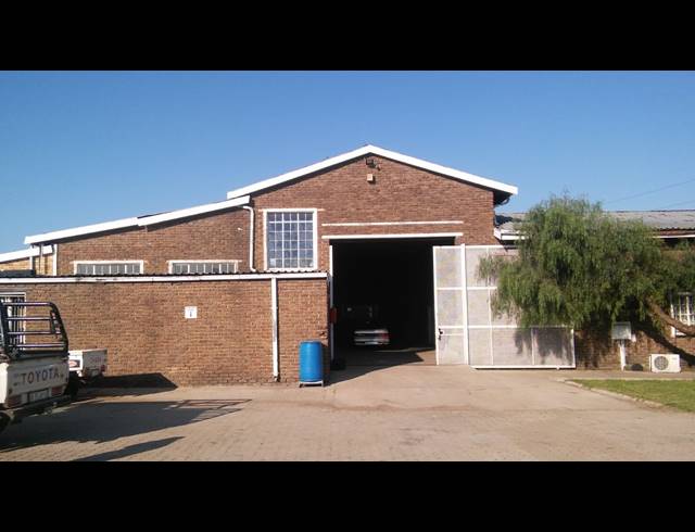 1,000M² WAREHOUSE TO LET IN AUREUS